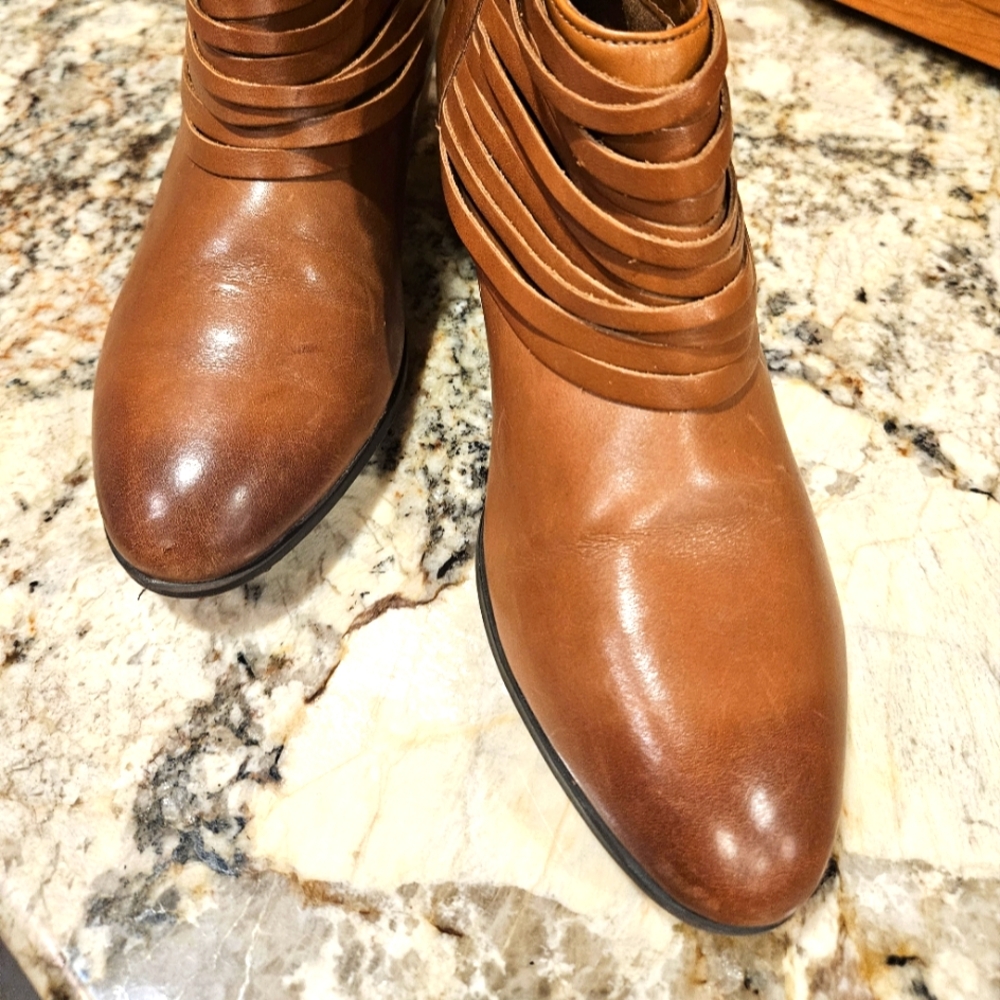 CLARK Ankle Boots - Picture 6 of 8